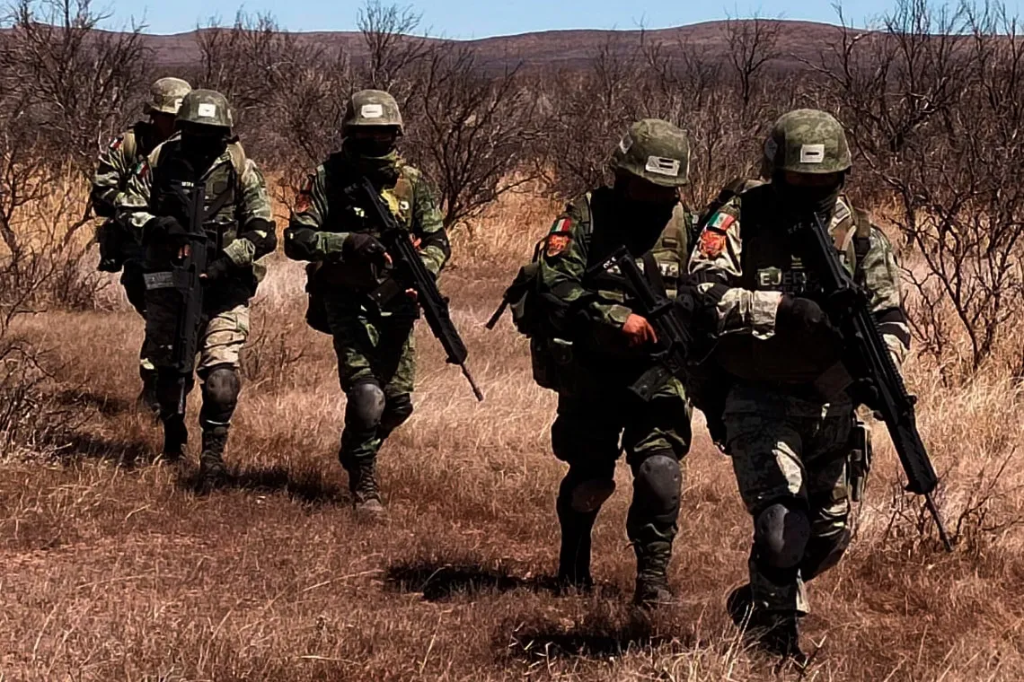 Elementos del Ejército participan en un operativo de seguridad.
