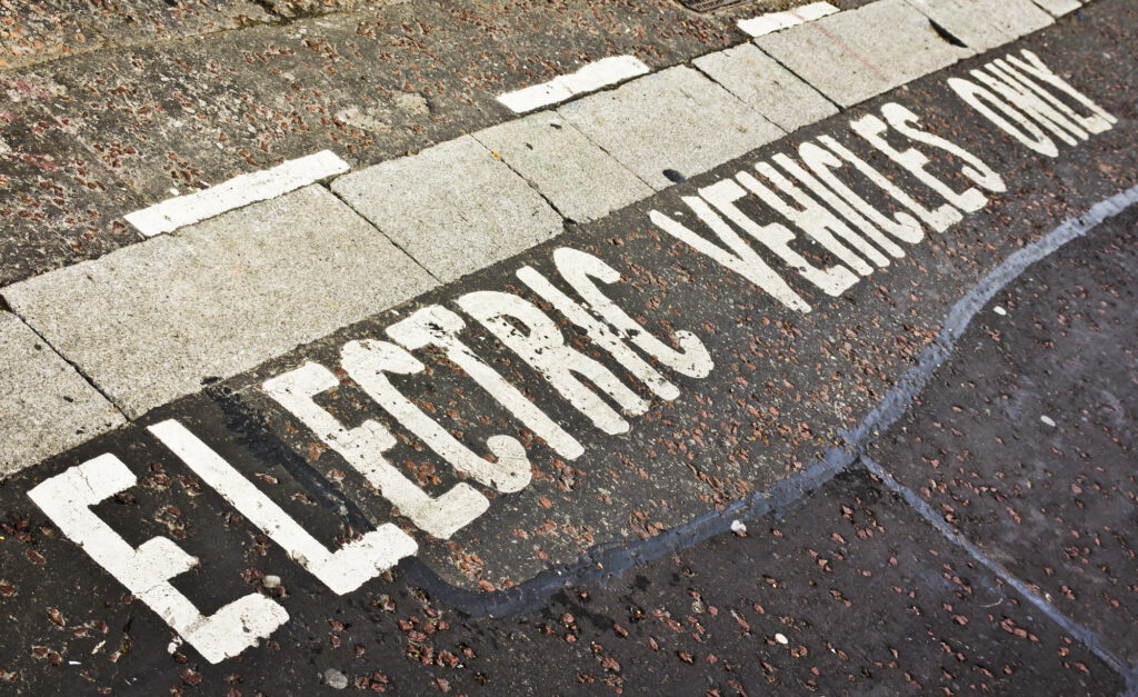 Electrificación del transporte. Depositphotos