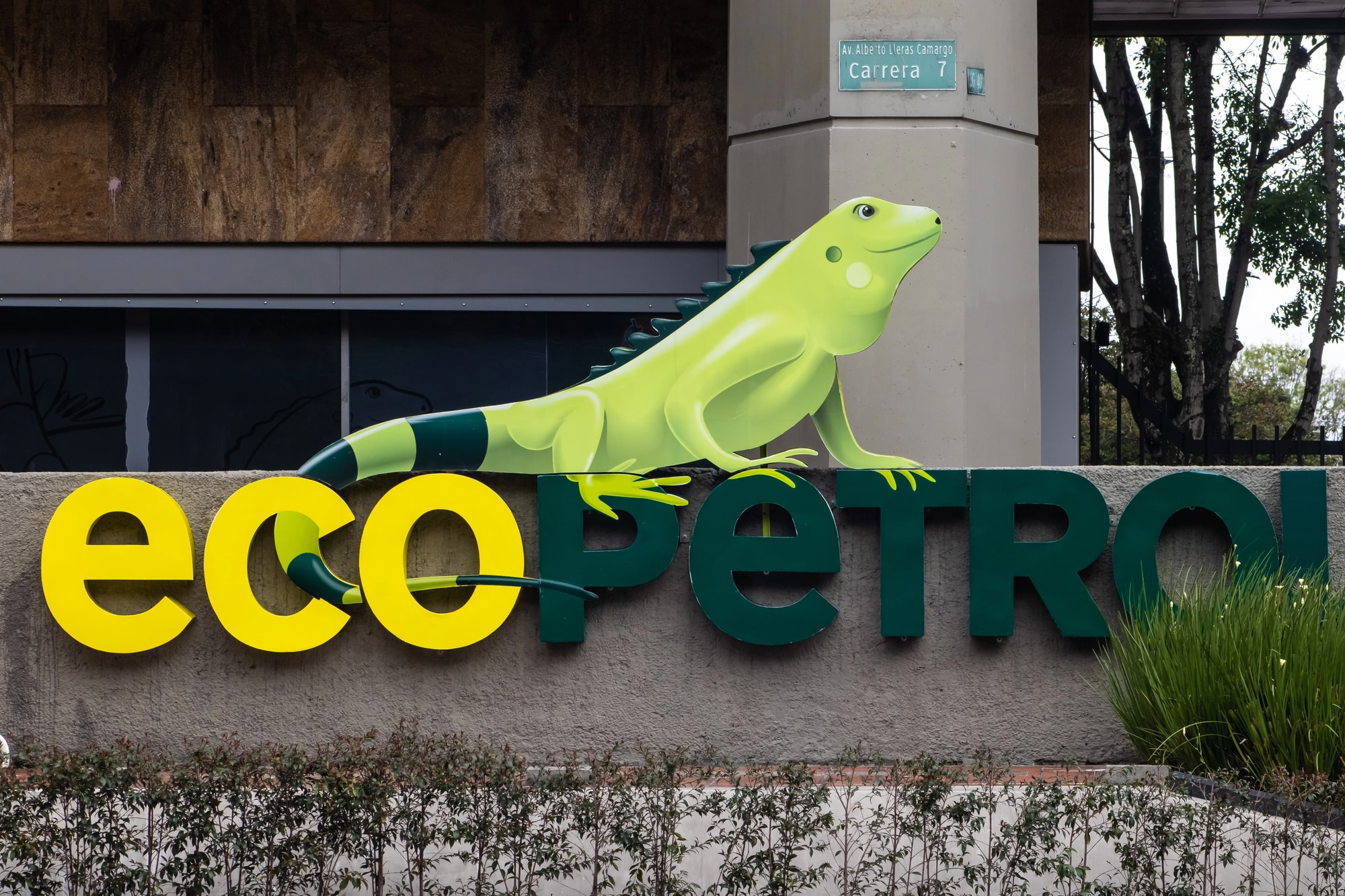 Edificio de Ecopetrol en Bogotá, Colombia. Depositphotos