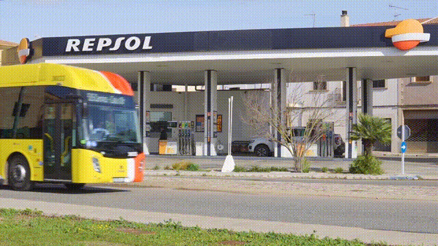 Estación de Gasolina en Campos, Mallorca, España. Depositphotos