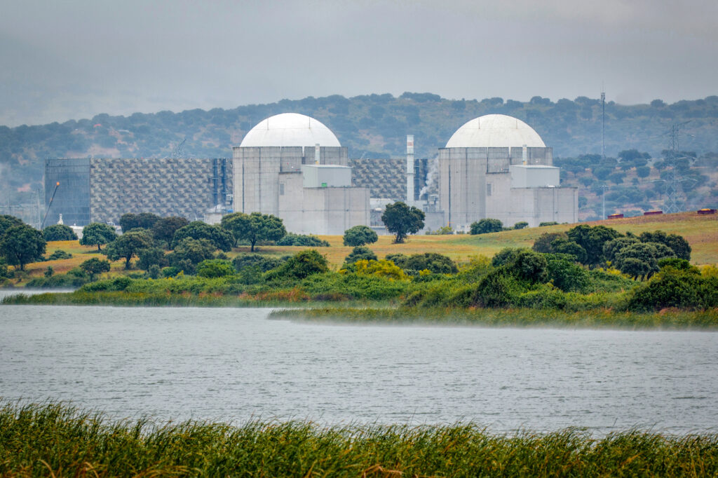  "Almaraz, nuclear power plant in the center of Spain, surrounded by a green field" Depositphotos