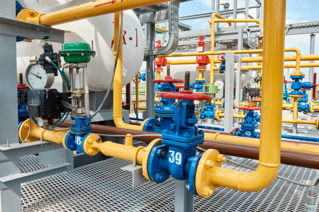 Gas industry Pipeline and tank system Tanks for storing liquefied gas and gas condensate at a gas production and processing plant Depositphotos