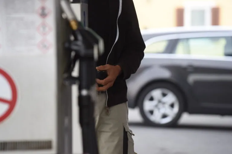 cost of refueling at the gas station, Depositphotos