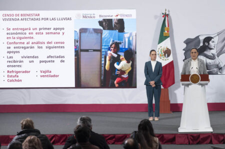 Conferencia_de_prensa_matutina_-_Palacio_Nacional_23_SLE