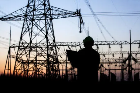 Electricity workers, Depositphotos
