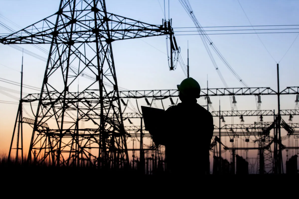 Electricity workers, Depositphotos