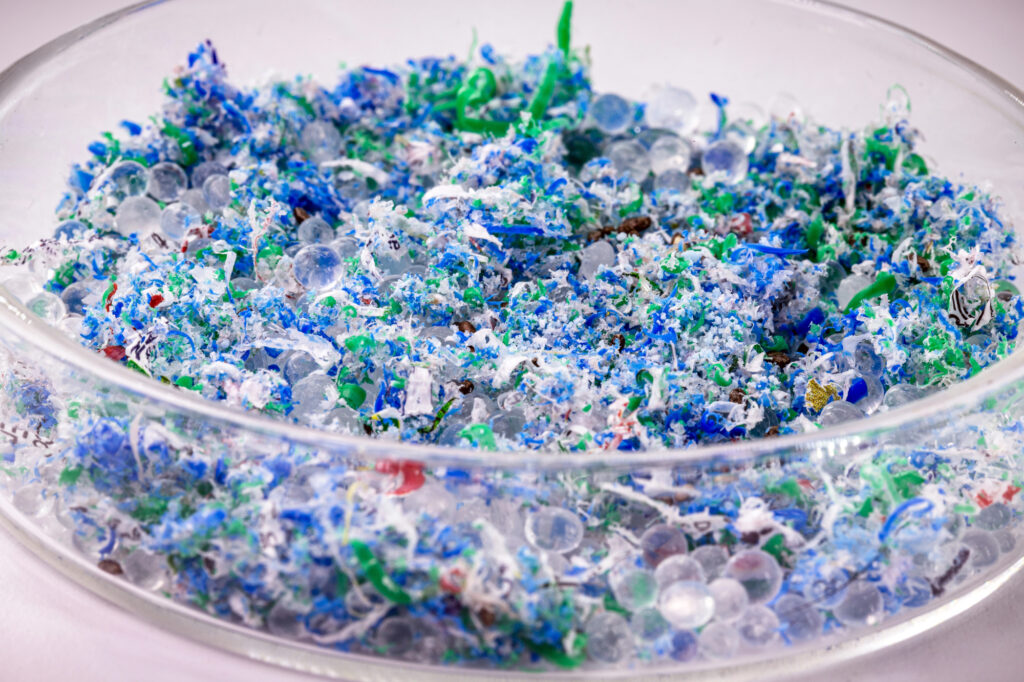 Plásticos, : petroquímica circular; Depositphotos