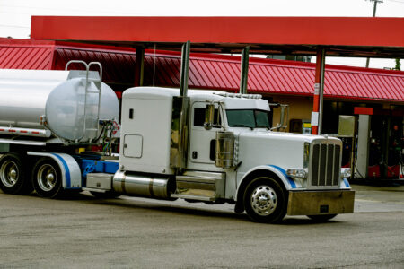 Pipas en CDMX_ Depositphotos