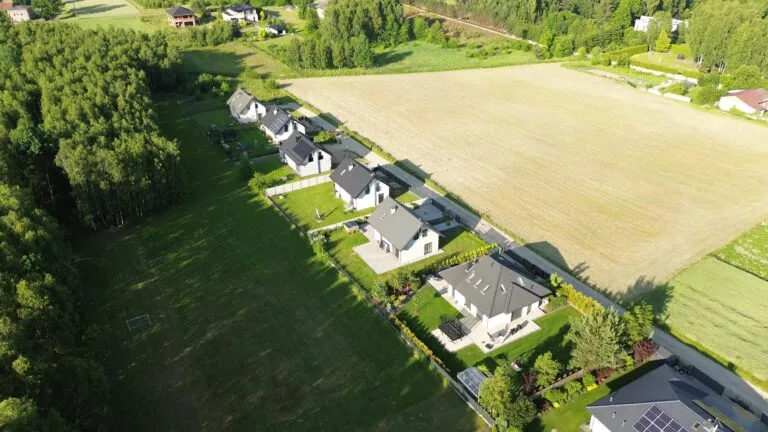 Green roof houses; Depositphotos.