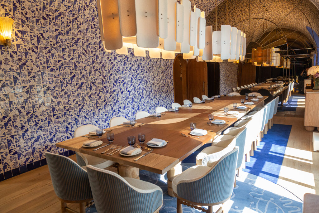 Interior de LAVO Ciudad de México con diseño elegante y ambiente cálido, ideal para cenas de Navidad y celebraciones de Fin de Año. - Petróleo y Energía Interior de LAVO Ciudad de México con diseño elegante y ambiente cálido, ideal para cenas de Navidad y celebraciones de Fin de Año.