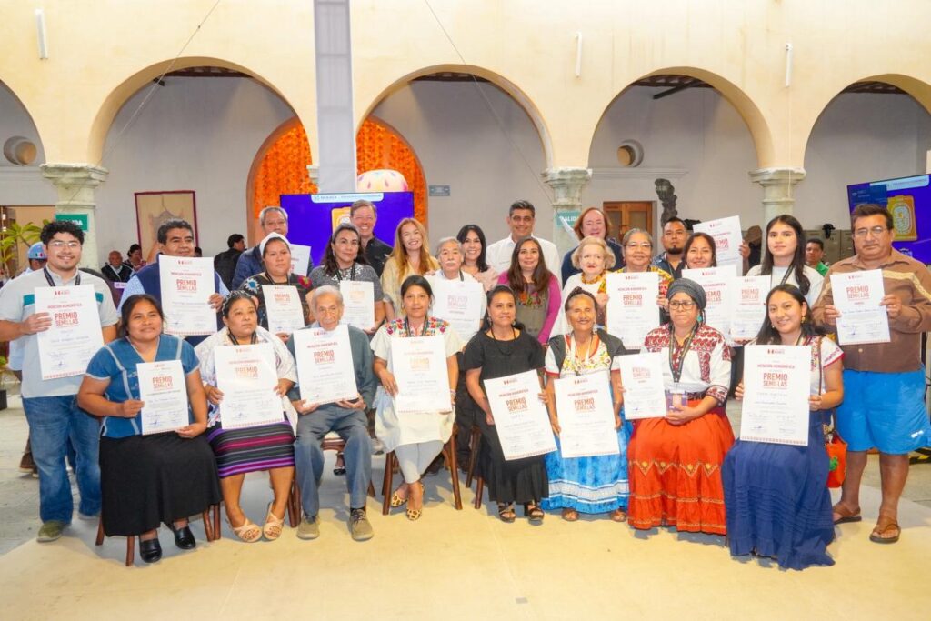 https://www.oaxaca.gob.mx/comunicacion/sedeco-entrega-los-premios-semillas-2025 - Petróleo y Energía https://www.oaxaca.gob.mx/comunicacion/sedeco-entrega-los-premios-semillas-2025
