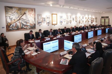 Sheinbaum pide a la banca impulsar crédito para proyectos de energía e infraestructura