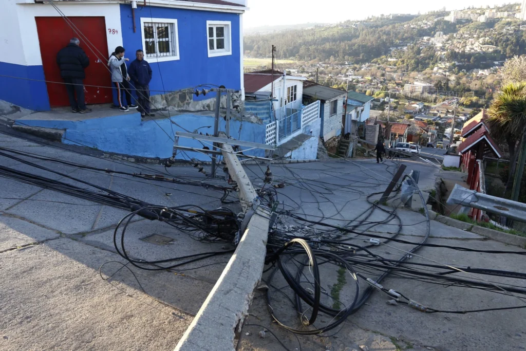 4f1a5f32-foto-poste-scaled - Petróleo y Energía