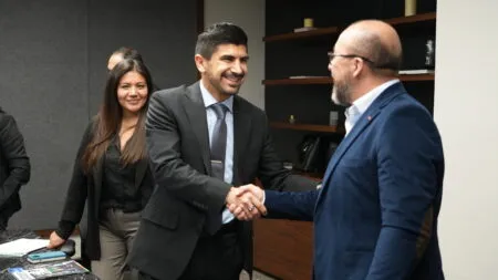 PQ Media Group y AMENEER firman acuerdo estratégico para impulsar la eficiencia energética en la industria