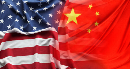 Estados Unidos y China chocan en Davos por visiones energéticas