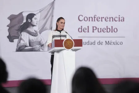 Sheinbaum reactiva Amigo GNL, pero preocupa dependencia gasera e impacto ambiental