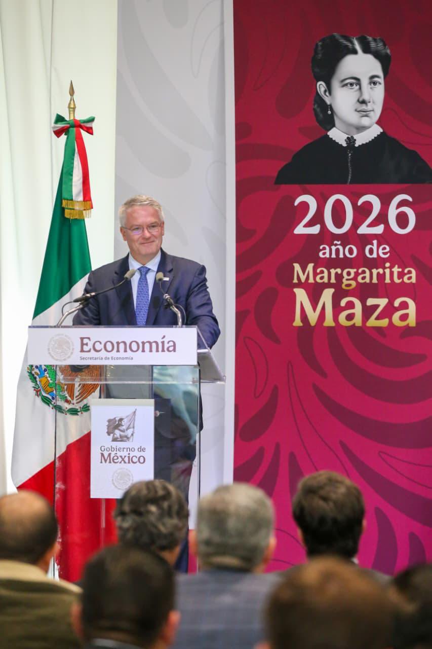 HCMYAg8WsAMLAB_ - Petróleo y Energía