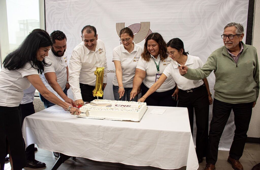 HDzaoJ3W4AAQWrB - Petróleo y Energía