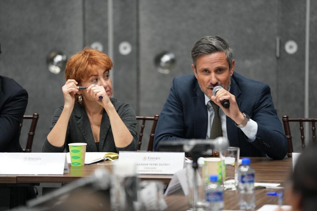 HEwNWPGbMAEcGUA - Petróleo y Energía