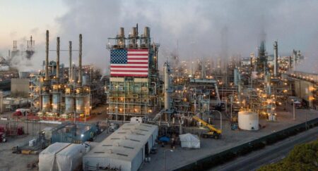Trump anuncia proyecto para la primera refinería de petróleo en EE. UU. en más de 50 años