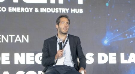 Ian de la Garza presenta en Expo MEiH 2026 modelos financieros que facilitan la adopción de energía solar en México