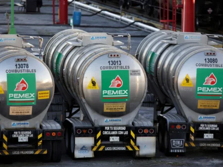 Jubilados de Pemex exigen protección legal en reformas de pensiones