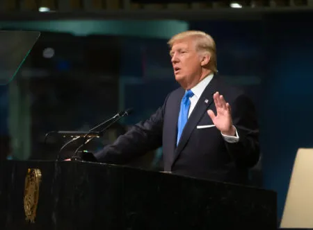 Trump impulsa operación naval para desbloquear Estrecho de Ormuz