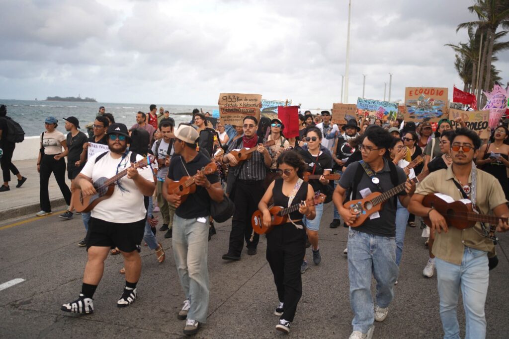 HFPHCH7WAAAiH10 - Petróleo y Energía