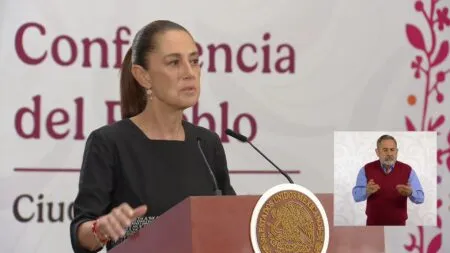 Sheinbaum baja comisiones en pagos con tarjeta y vales de gasolina