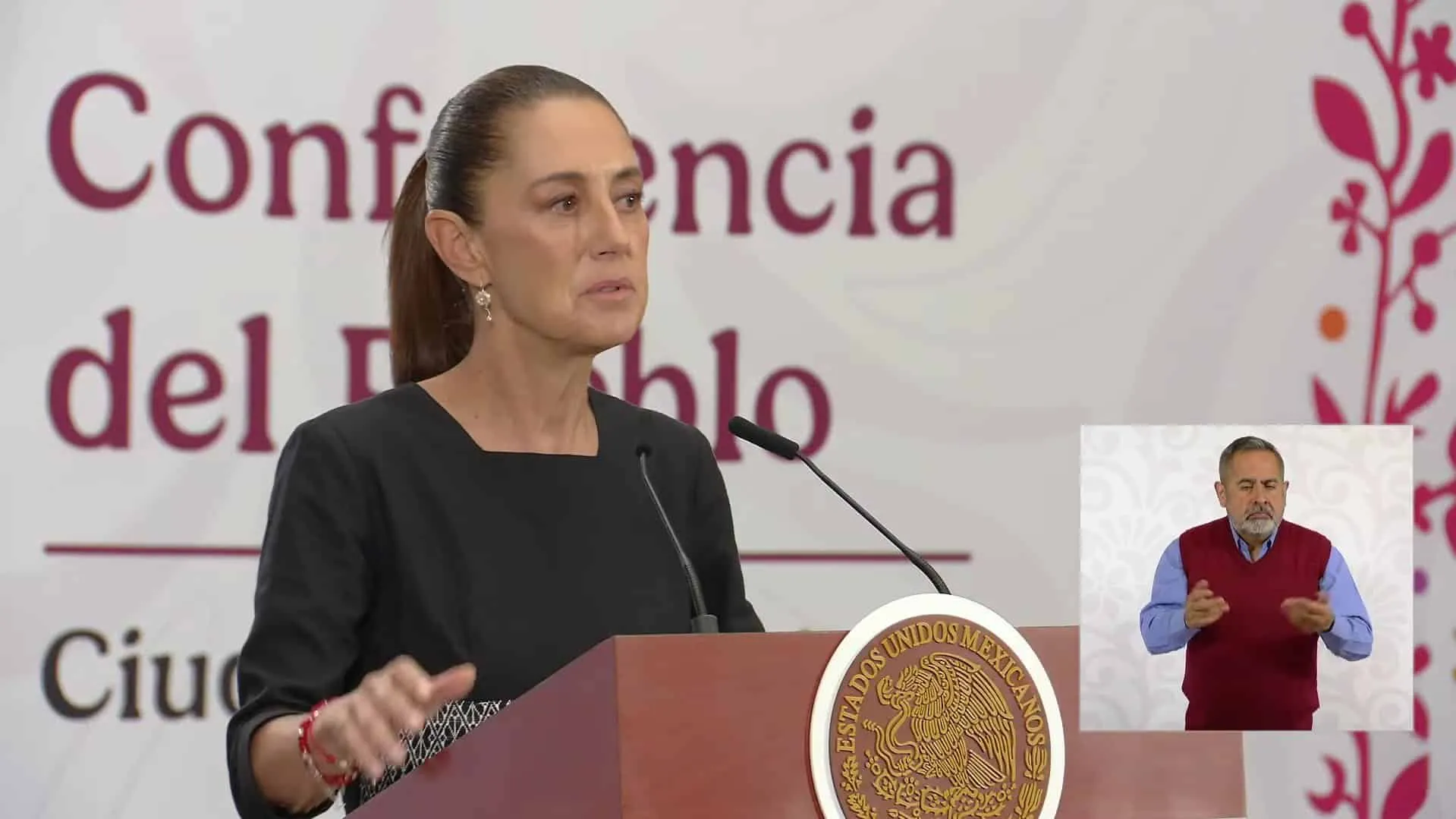 Sheinbaum baja comisiones en pagos con tarjeta y vales de gasolina