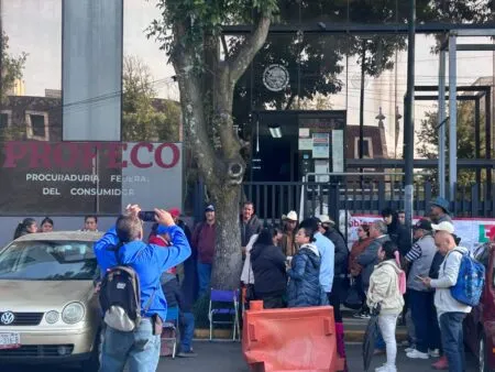 Protesta de usuarios contra cobros excesivos de CFE en Edomex