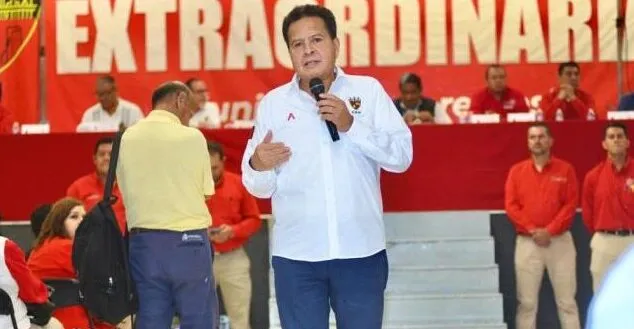 Disidencia petrolera de Tabasco exige a Ricardo Aldana explicar acuerdos con Pemex que afectan jubilaciones y derechos laborales.