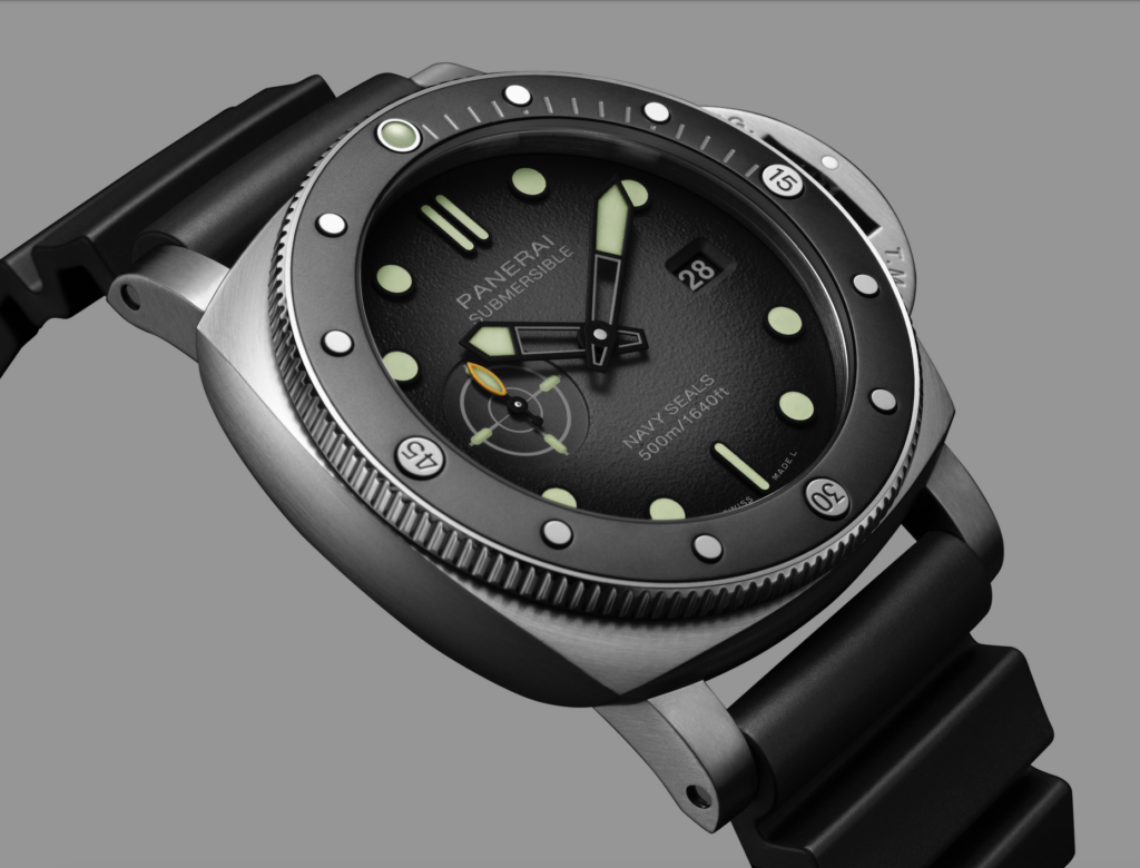 PANERAI 5 - Petróleo y Energía Panerai Submersible dive watch with black dial, green luminous markers, and a date window at 3 o'clock.
