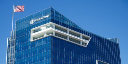 Sempra y TotalEnergies inician producción de gas natural licuado en Ensenada