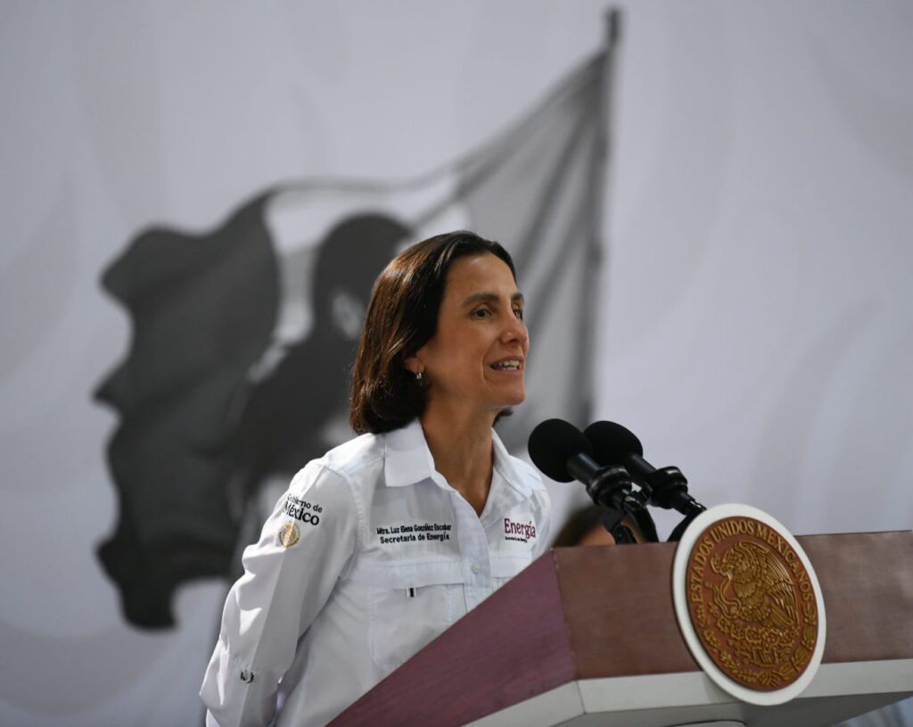 WhatsApp Image 2026-06-05 at 103747 AM - Petróleo y Energía Woman in a white shirt speaking at a podium with the Mexican government seal.