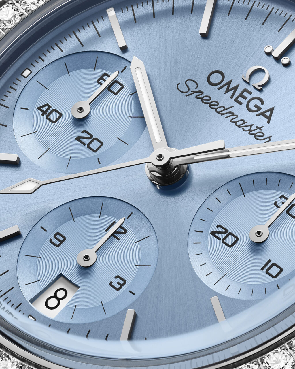 Stacked from 23 images Method=B R=13S=4 - Petróleo y Energía Close-up of a blue Omega Speedmaster watch dial with silver hands and multiple subdials.