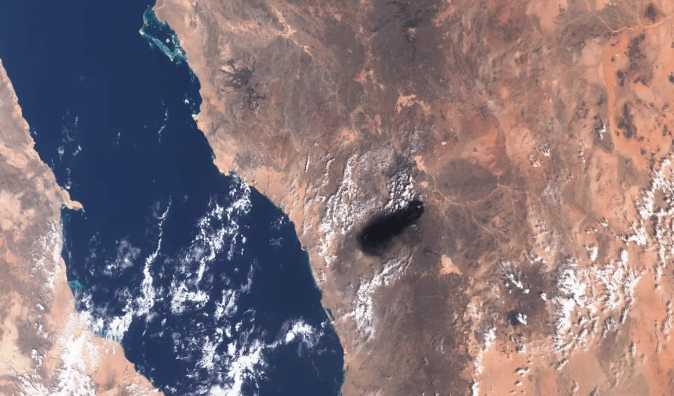 Imagen satelital del desierto al sureste de Medina, a lo largo del trazado general del oleoducto Este-Oeste (Petroline) de Arabia Saudita. Foto: AFP