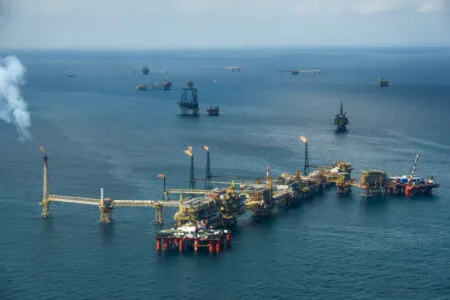 Derrame de petróleo en Pemex activa operativo en Golfo de México