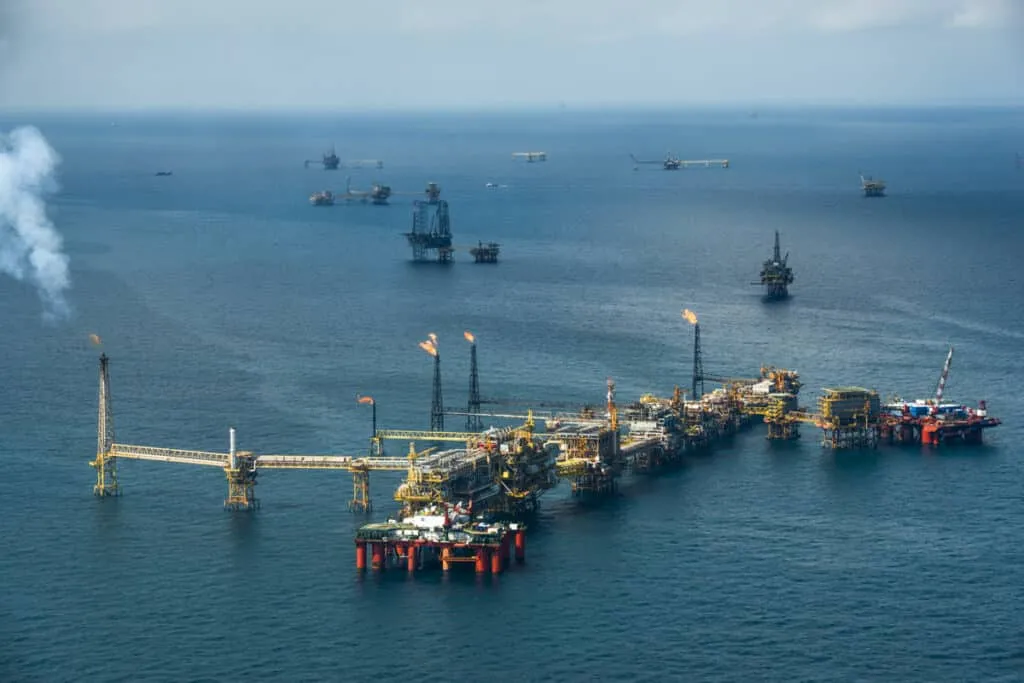 Derrame de petróleo en Pemex activa operativo en Golfo de México