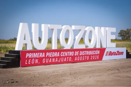 Large white AUTOZONE sign on a red information banner announcing the León, Guanajuato distribution center, August 2026, outdoors.