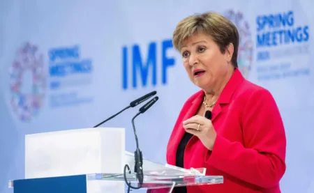 Inversión en IA impulsa crecimiento global cerca del 3% según FMI