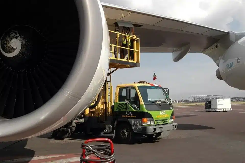 Alza del 116.5% en turbosina afecta a aerolíneas mexicanas