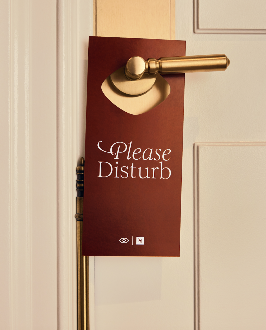 please distrub 2026-10-08 a las 11315 pm - Petróleo y Energía Red door hanger on a brass door knob reading'Please Disturb'.